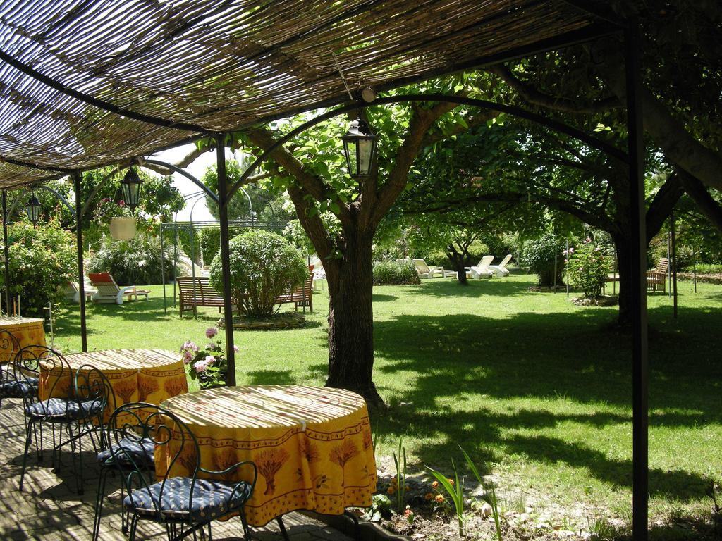 Bastide Des Princes B&B Caderousse ภายนอก รูปภาพ