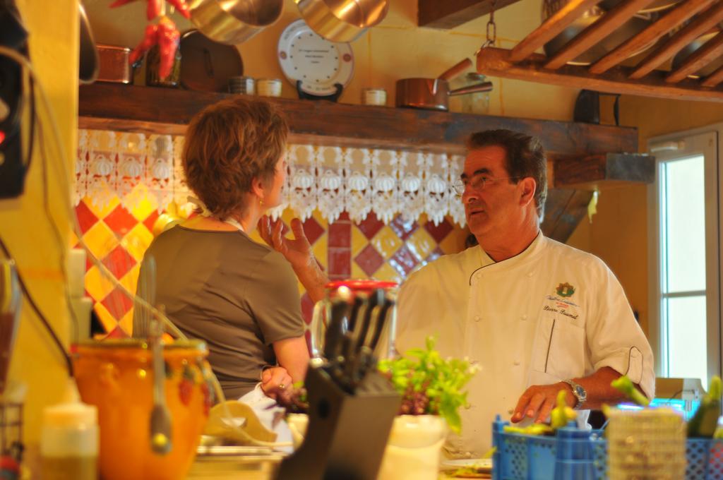 Bastide Des Princes B&B Caderousse ภายนอก รูปภาพ