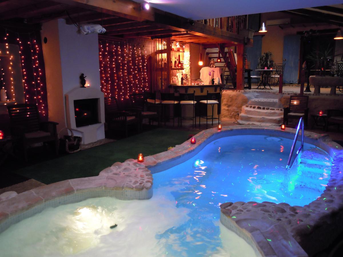 Bastide Des Princes B&B Caderousse ภายนอก รูปภาพ